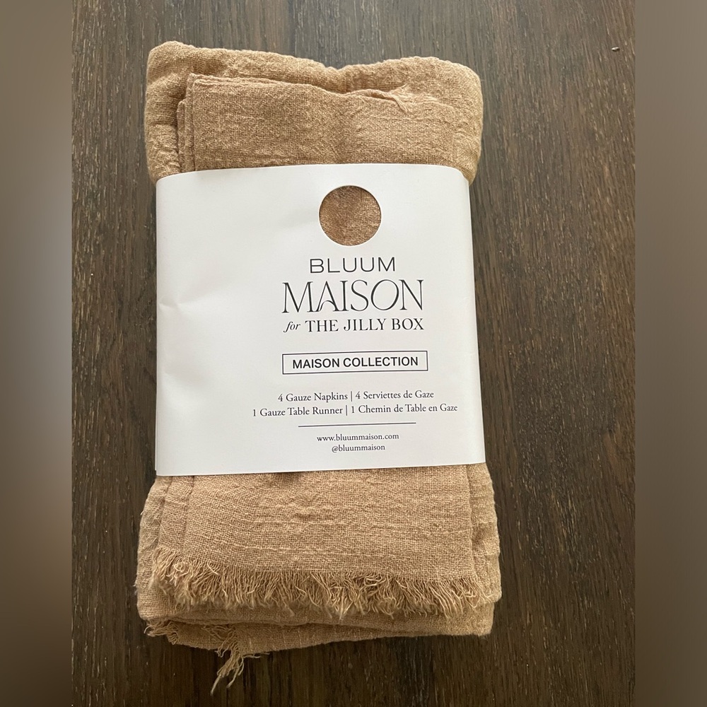 Gauze napkins and table runner